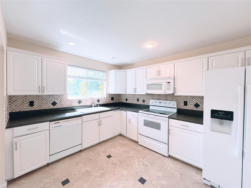 Image 7 of 31 For 2032 Discovery Circle E