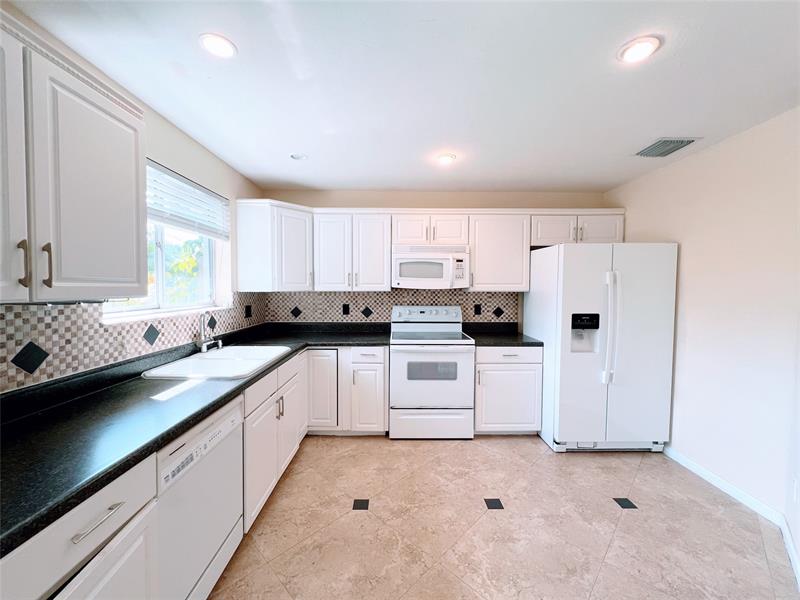 Image 8 of 31 For 2032 Discovery Circle E