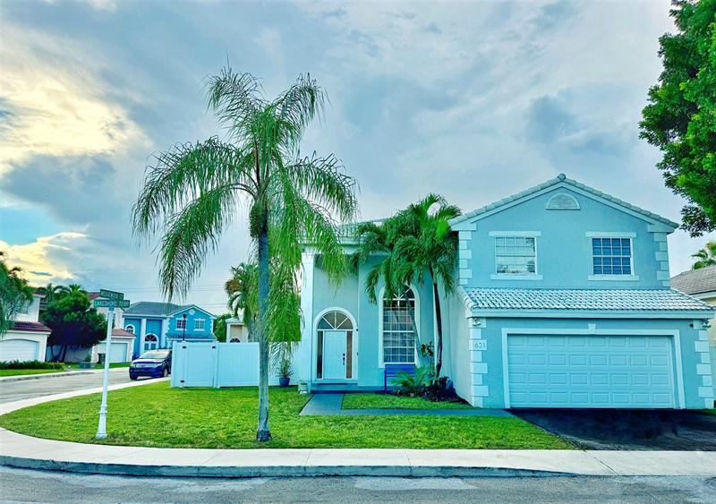 Details for 621 Lakeshore Ter, Davie, FL 33325