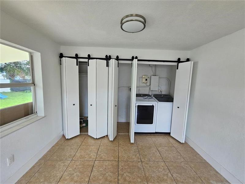 Image 17 of 19 For 10680 4th St