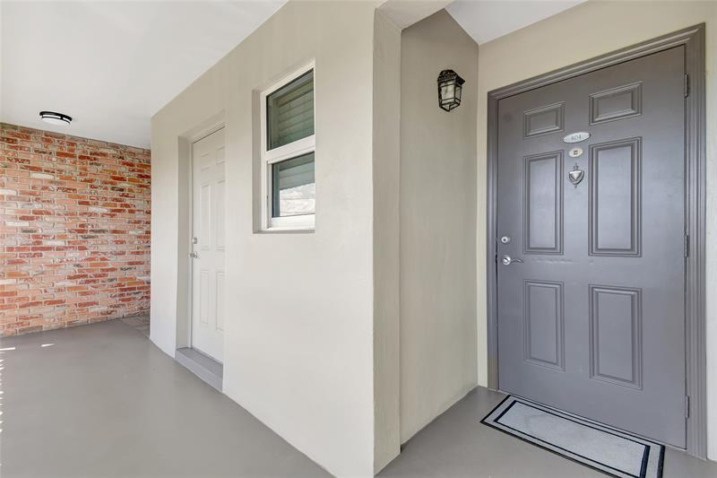 Image 10 of 59 For 3121 51st St  404e