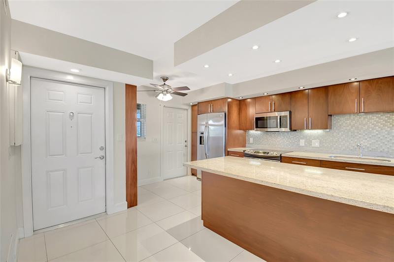 Image 12 of 59 For 3121 51st St  404e