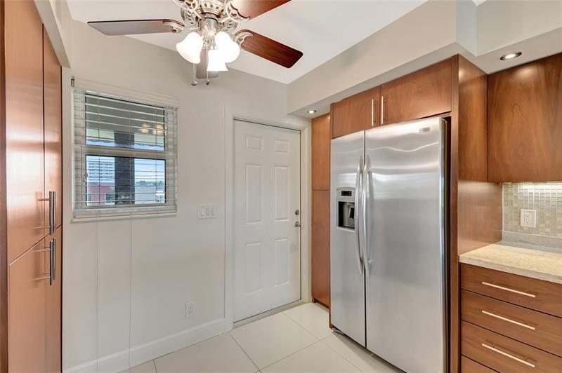 Image 15 of 59 For 3121 51st St  404e