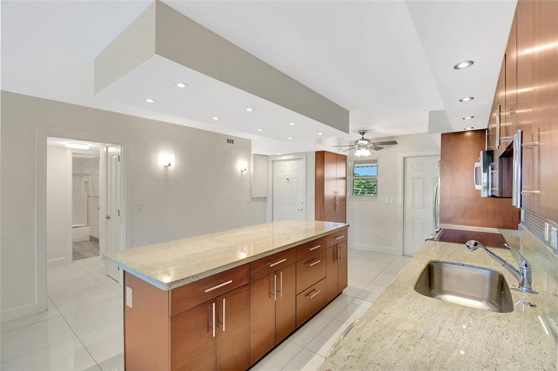 Image 16 of 59 For 3121 51st St  404e