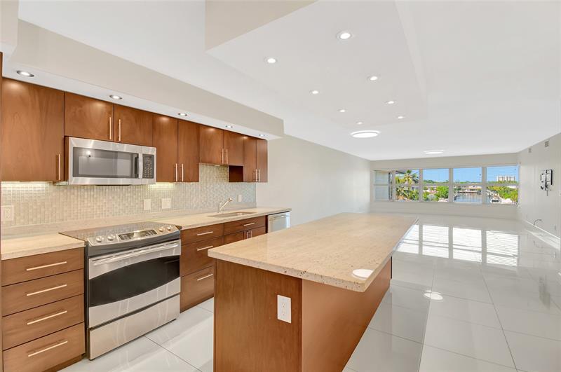 Image 17 of 59 For 3121 51st St  404e