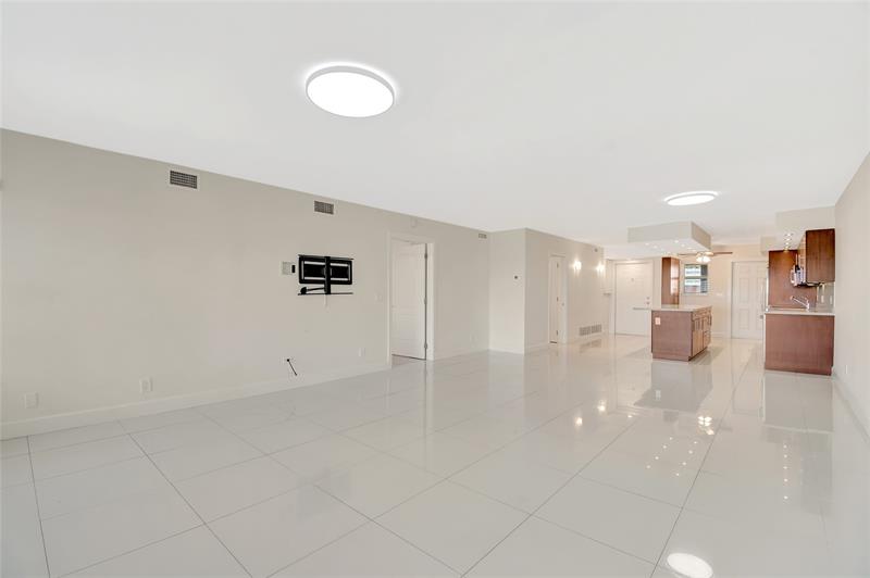 Image 20 of 59 For 3121 51st St  404e