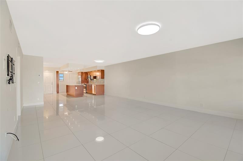 Image 21 of 59 For 3121 51st St  404e