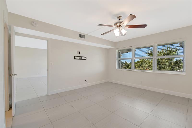 Image 23 of 59 For 3121 51st St  404e