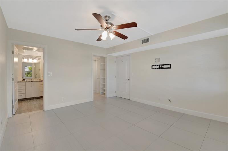 Image 24 of 59 For 3121 51st St  404e