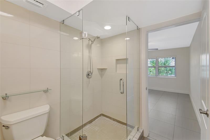 Image 26 of 59 For 3121 51st St  404e