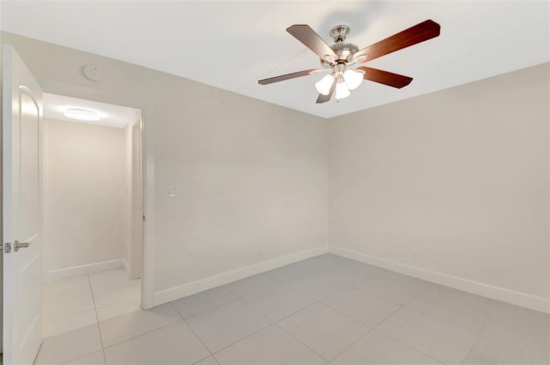 Image 30 of 59 For 3121 51st St  404e