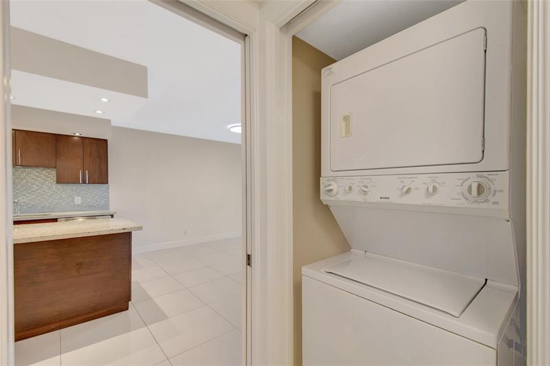 Image 35 of 59 For 3121 51st St  404e