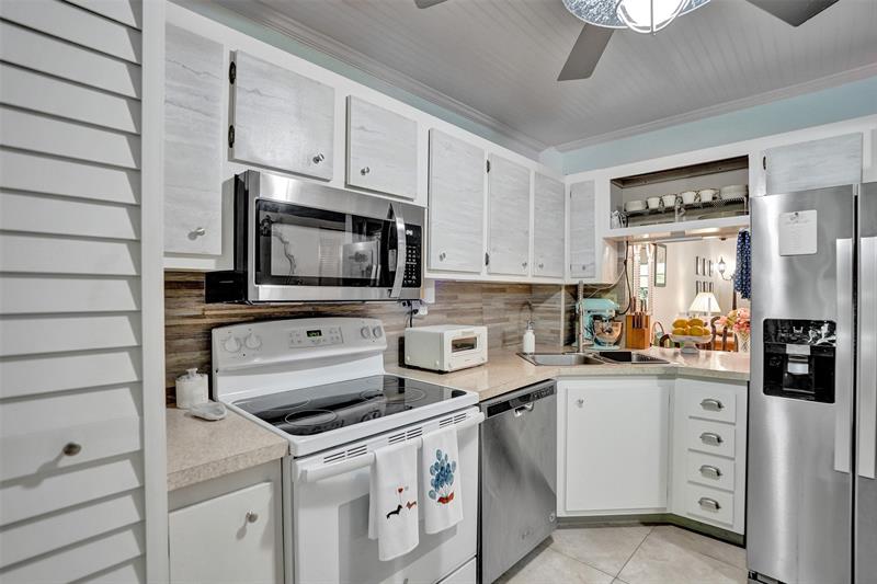 Image 10 of 59 For 860 6th Ave  312