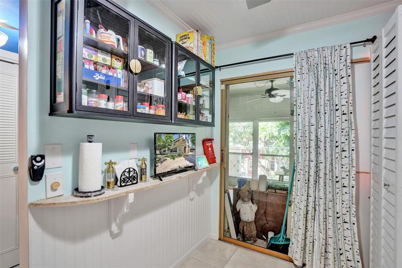 Image 13 of 59 For 860 6th Ave  312