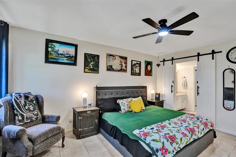 Image 20 of 59 For 860 6th Ave  312