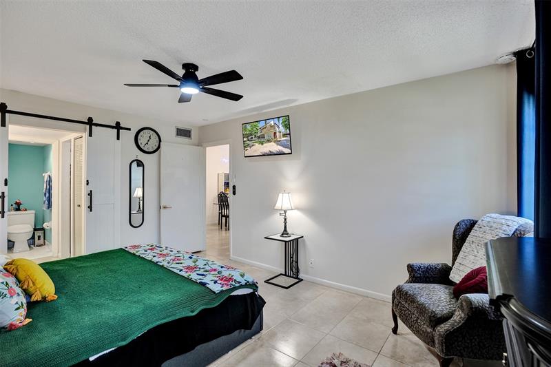 Image 22 of 59 For 860 6th Ave  312