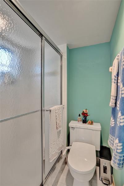 Image 30 of 59 For 860 6th Ave  312