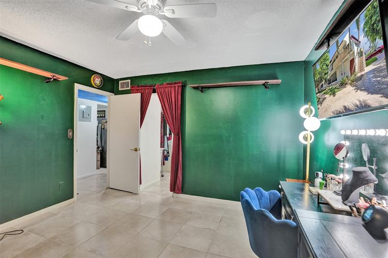 Image 31 of 59 For 860 6th Ave  312