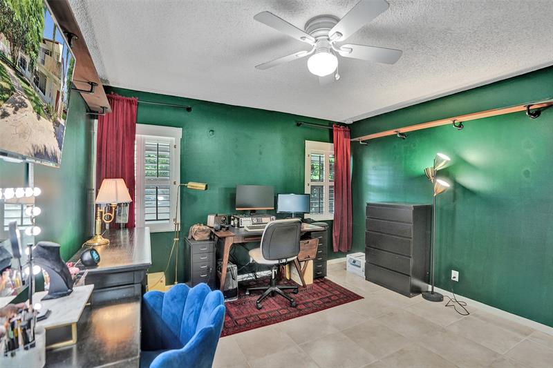 Image 34 of 59 For 860 6th Ave  312