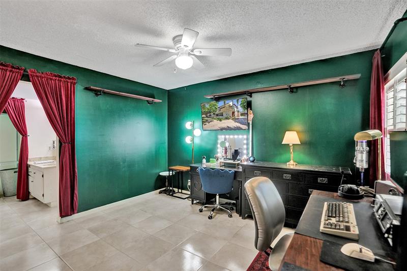 Image 35 of 59 For 860 6th Ave  312