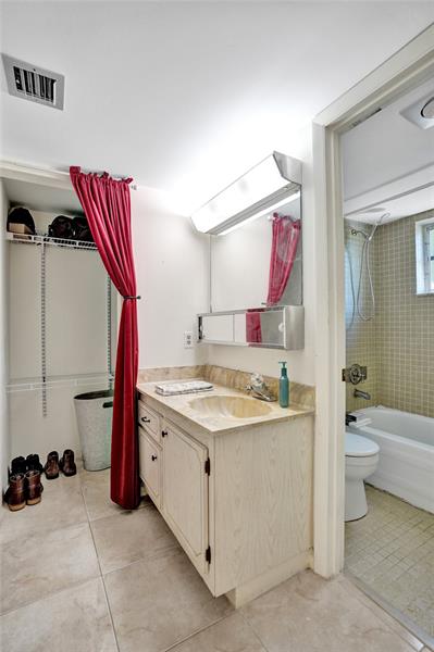 Image 36 of 59 For 860 6th Ave  312