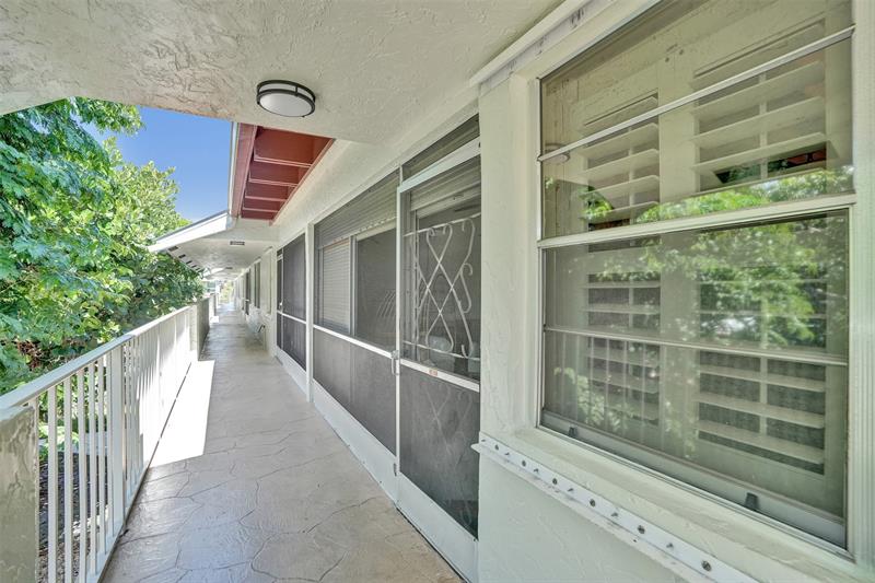 Image 39 of 59 For 860 6th Ave  312