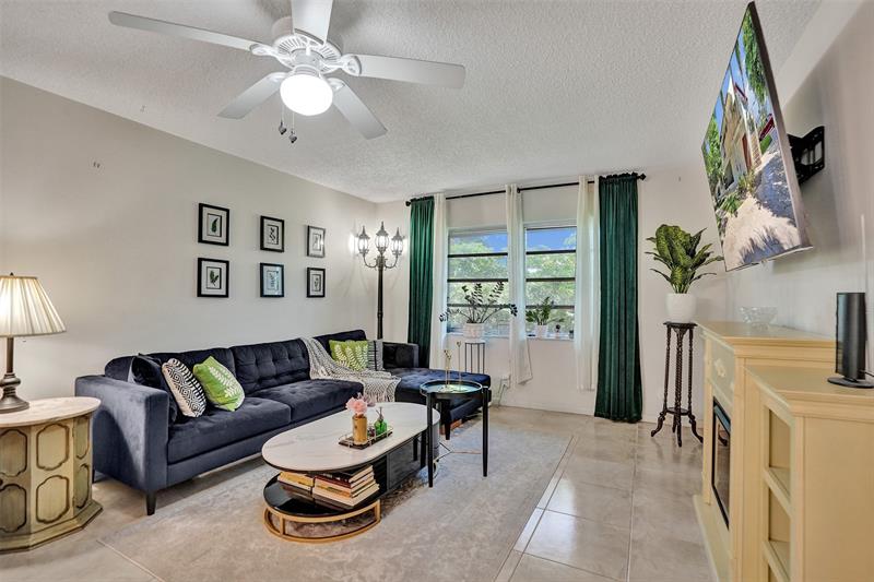 Image 4 of 59 For 860 6th Ave  312