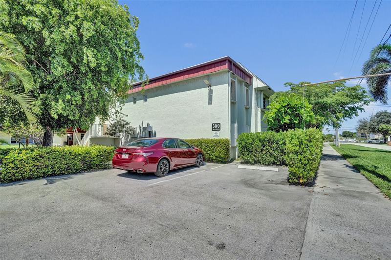 Image 46 of 59 For 860 6th Ave  312