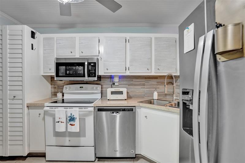 Image 7 of 59 For 860 6th Ave  312