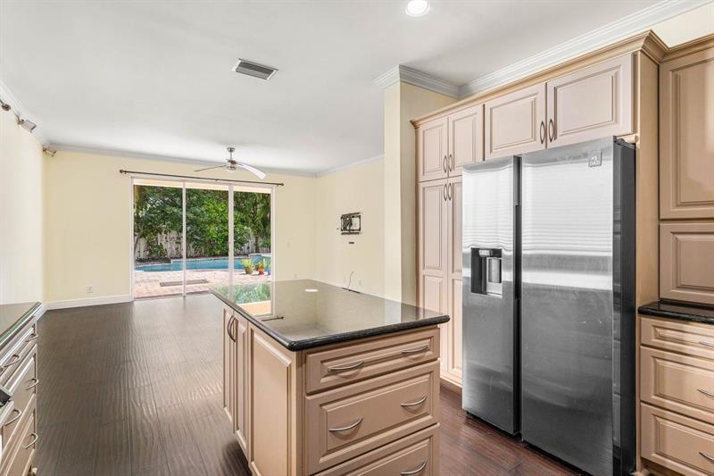 Image 13 of 42 For 1325 Camellia Cir