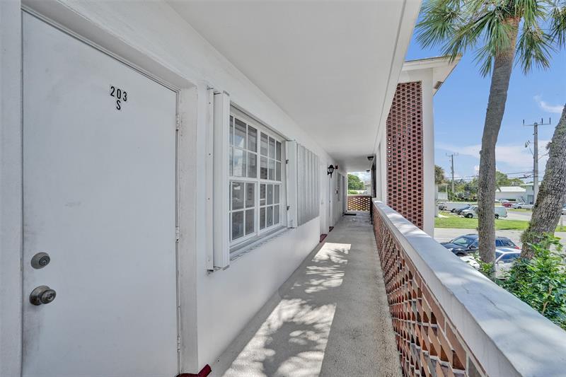 Image 12 of 16 For 2050 39th St  203s