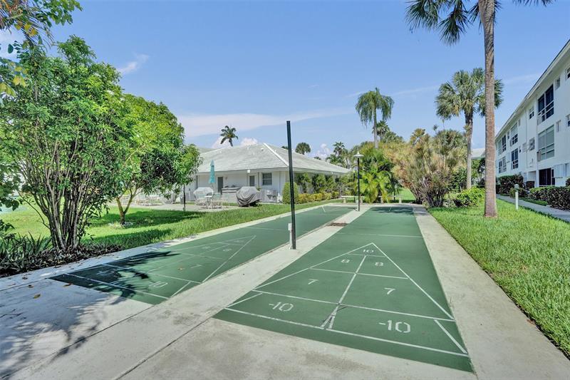 Image 15 of 16 For 2050 39th St  203s