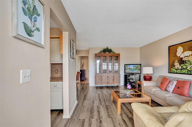 Image 3 of 16 For 2050 39th St  203s