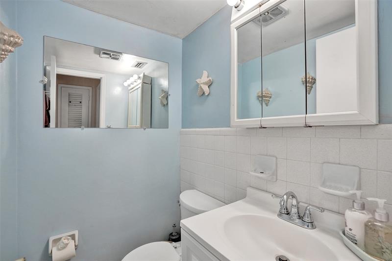 Image 6 of 16 For 2050 39th St  203s