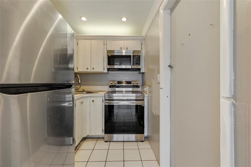 Image 8 of 17 For 280 Cypress Rd  306