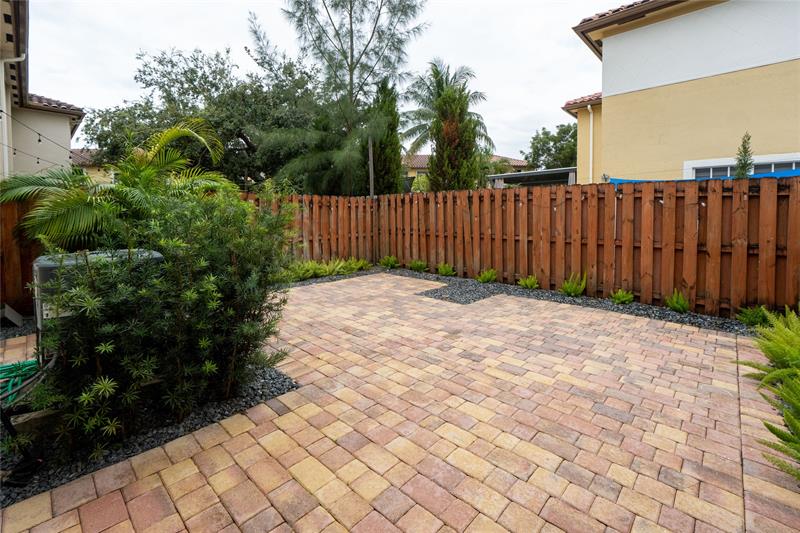 Image 14 of 26 For 13519 50th Ct