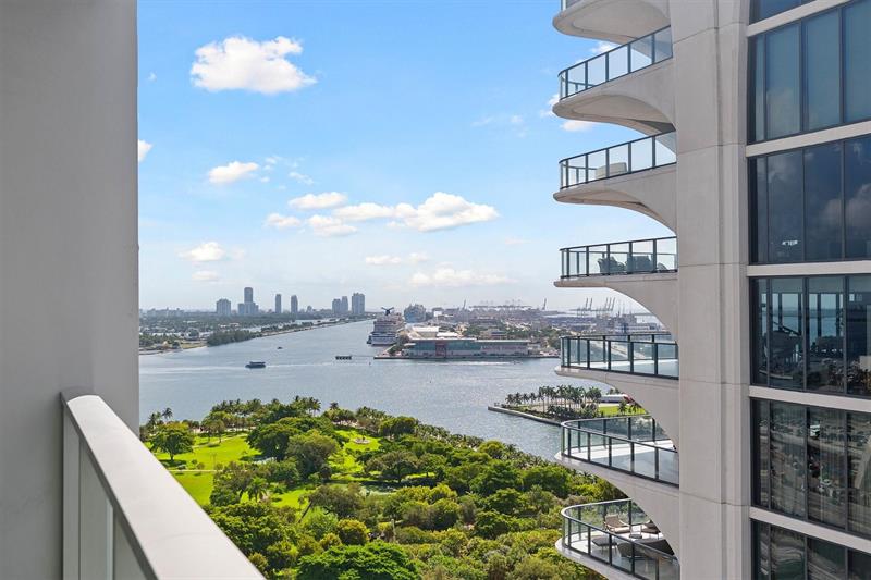 Details for 1040 Biscayne Blvd  1908, Miami, FL 33132