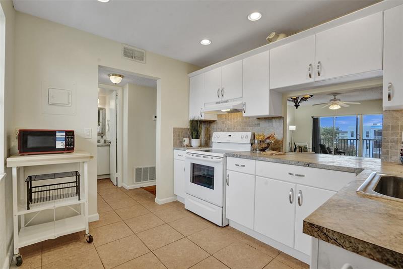 Image 10 of 27 For 604 2nd St  420