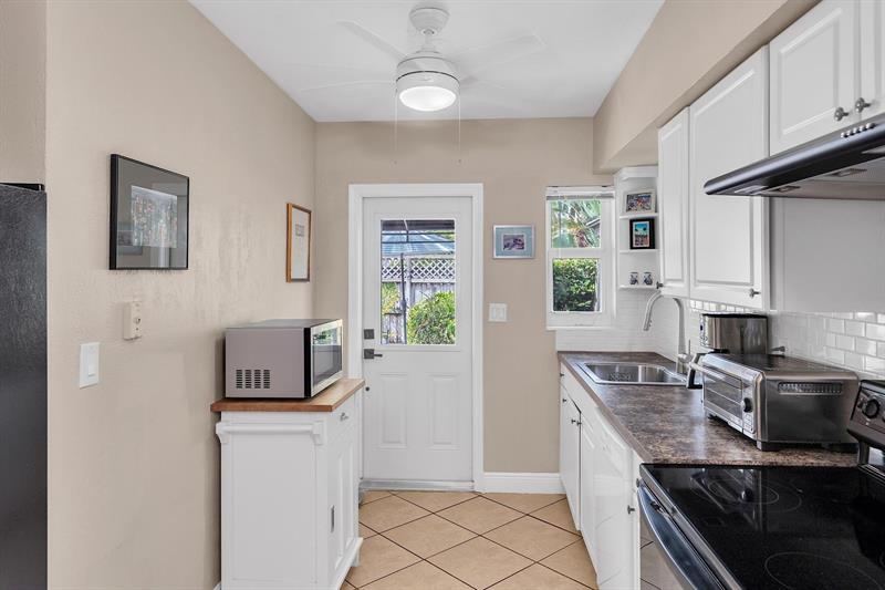 Image 12 of 32 For 2109 26th St  2109