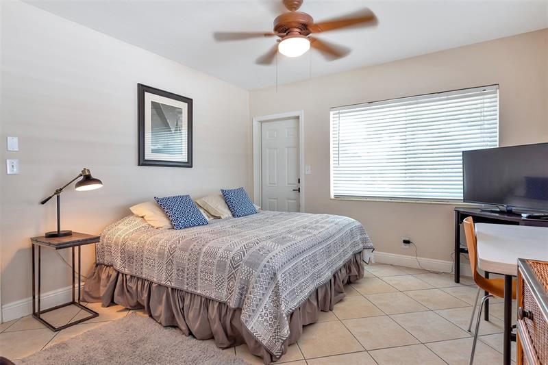 Image 19 of 32 For 2109 26th St  2109