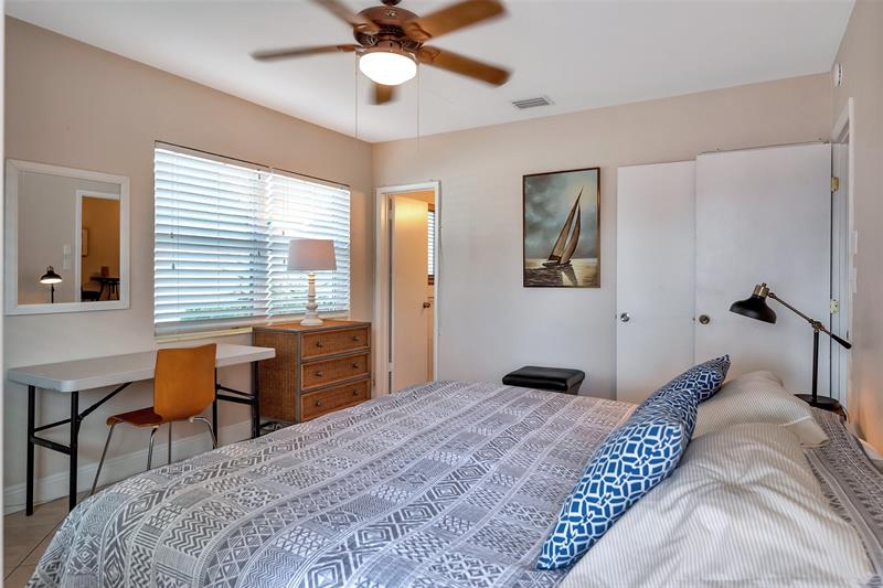 Image 21 of 32 For 2109 26th St  2109