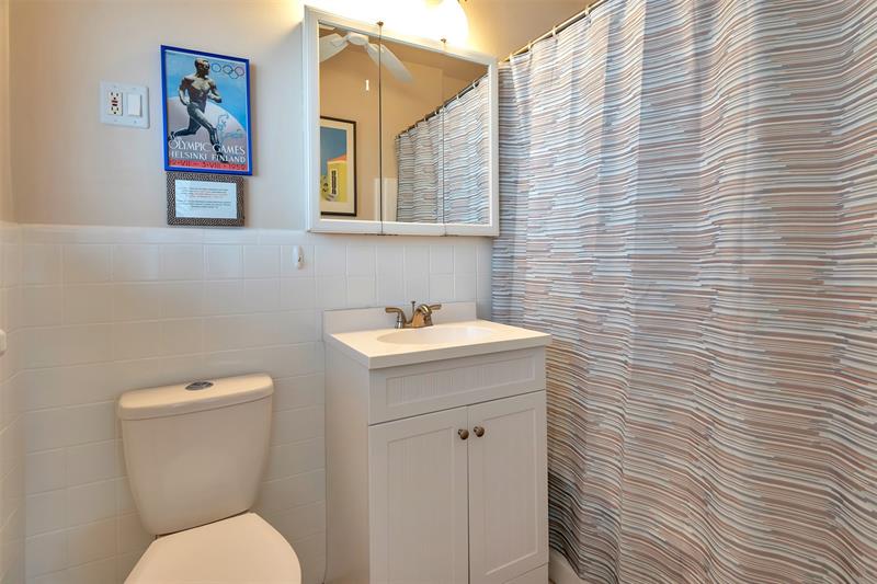 Image 23 of 32 For 2109 26th St  2109