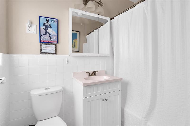 Image 24 of 32 For 2109 26th St  2109