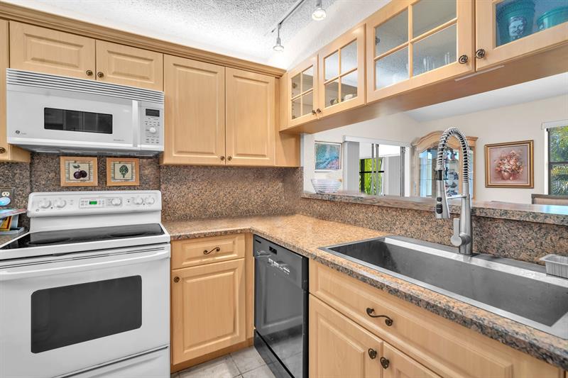 Image 28 of 43 For 5628 Pleasant Valley Ln
