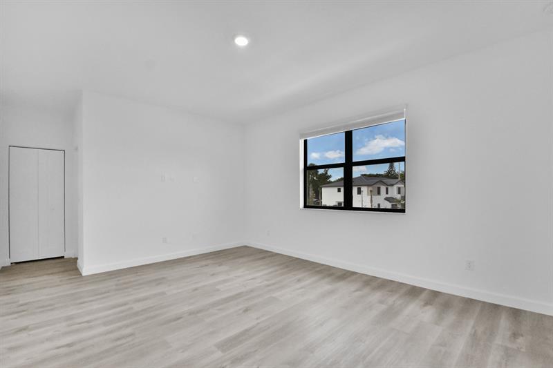 Image 16 of 33 For 706 Stellar Court