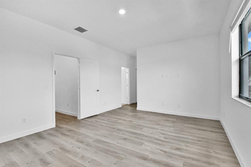 Image 19 of 33 For 706 Stellar Court