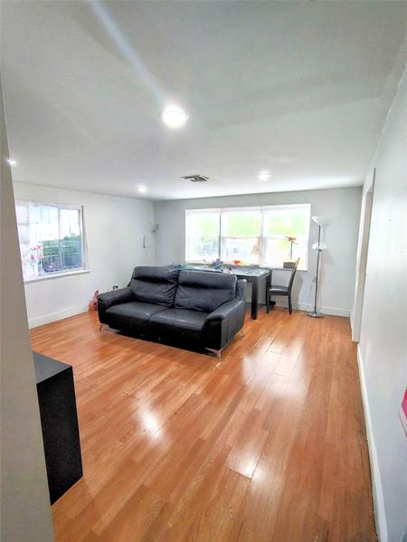 Image 6 of 18 For 6134 Buchanan St