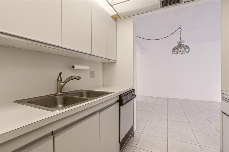 Image 5 of 32 For 3401 Bimini Ln  H1