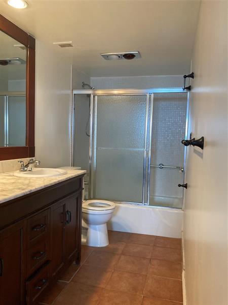 Image 12 of 17 For 405 Ocean Blvd  1627