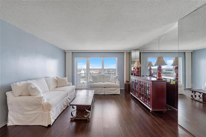 Image 5 of 17 For 405 Ocean Blvd  1627